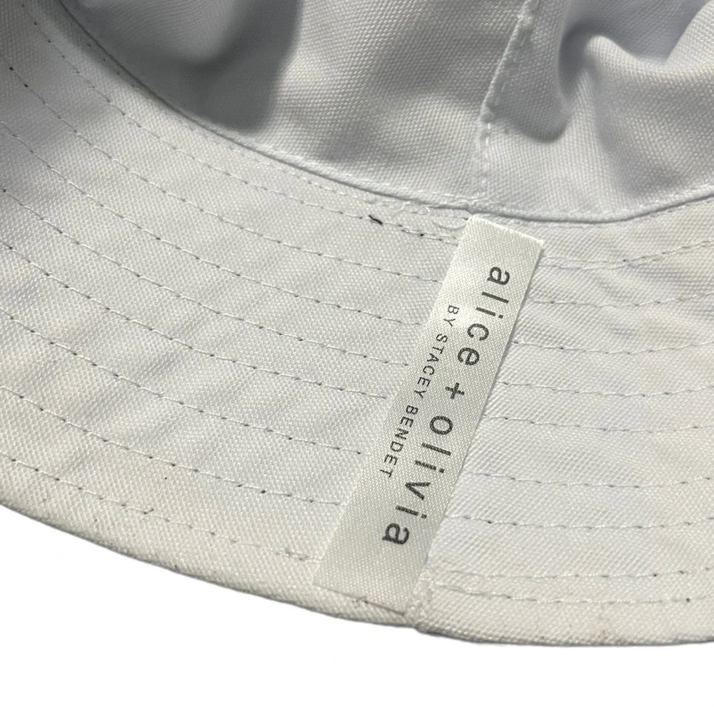 ALICE + OLIVIA DAISY REVERSIBLE BUCKET HAT - Picture 2 of 3